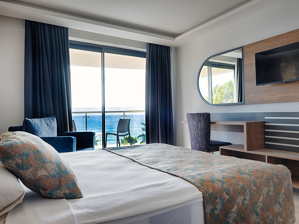 Standard Sea View Room living area